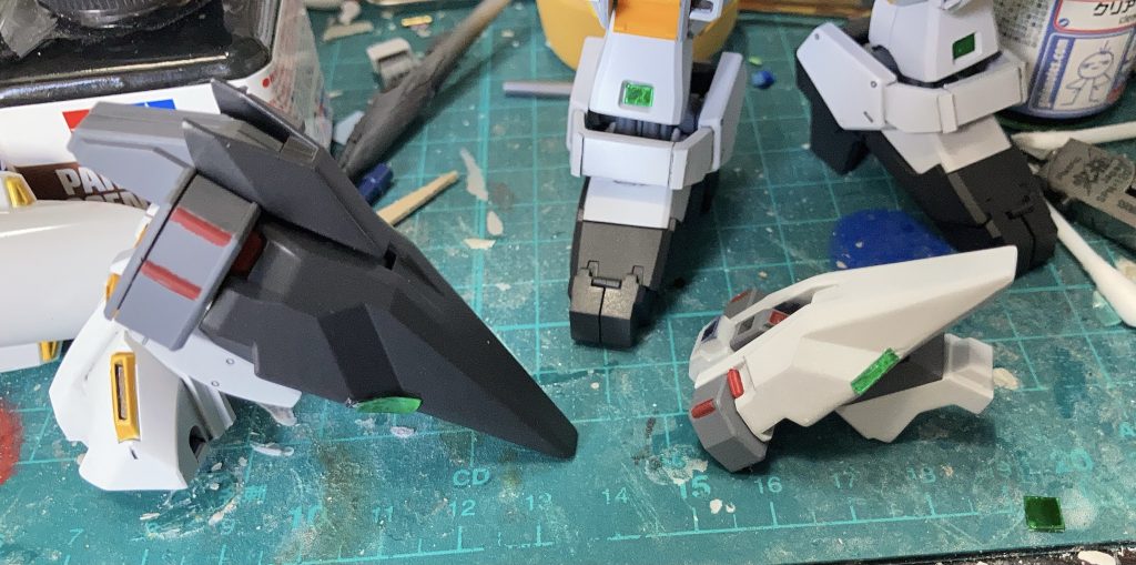 各部センサーはクリアパーツ化。ブーストポッドのセンサーはクリアレジンに置換。小さいポッドの裏はパテで裏打ちしてます。次から完成写真です。