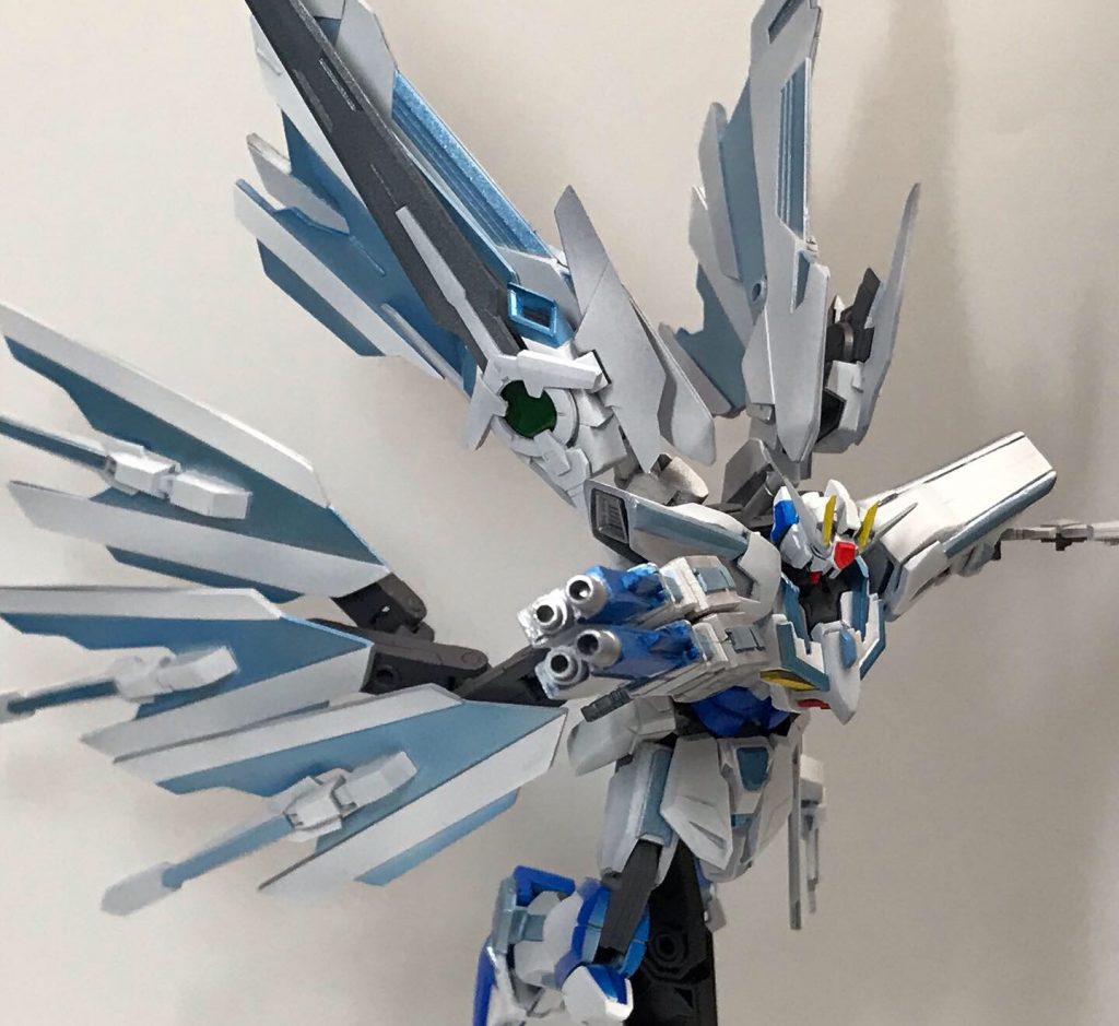 前回のエクストリームガンダム同様メインとなる主翼と複数の機能を持つ副翼を備えます副翼のモチーフはスノーホワイトプレリュードのセラフィムユニットでそれをエクストリームに合わせたものをスクラッチしました