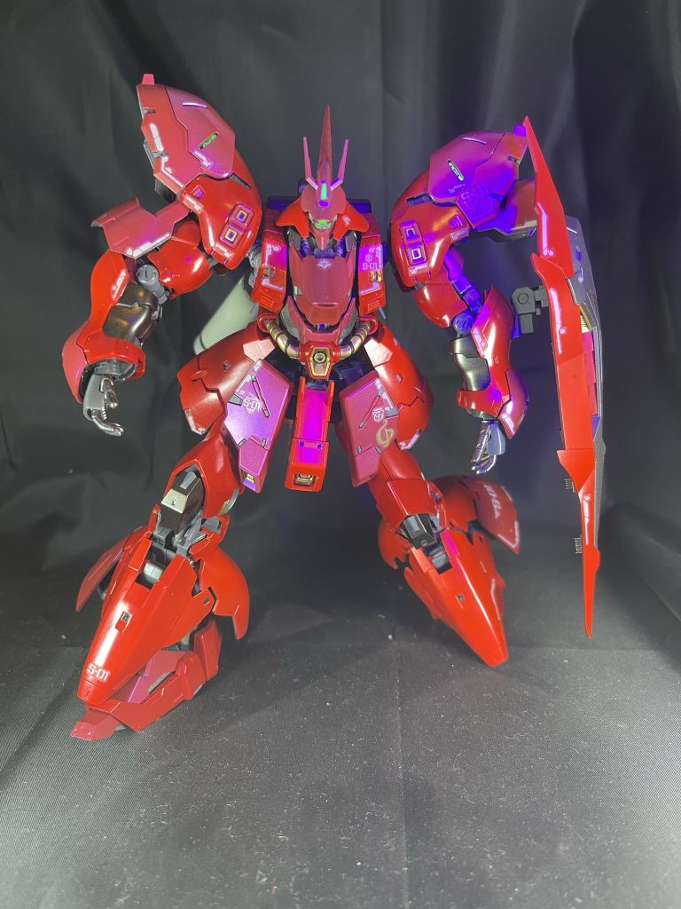 スミ入れ&モノアイに蛍光グリーンを使ってサイコフレームイメージしてみました