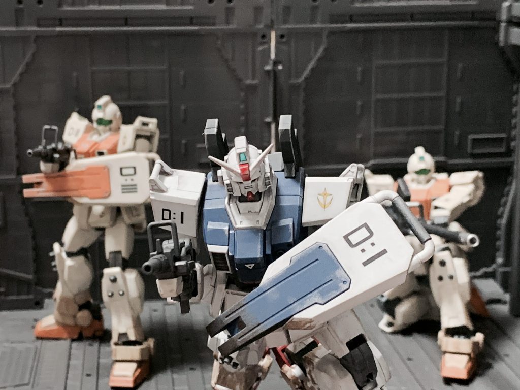 「各機、アローフォーメーション。」「了解、ラリー機、右後方につく。」「アニッシュ機、左後方を警戒する！」