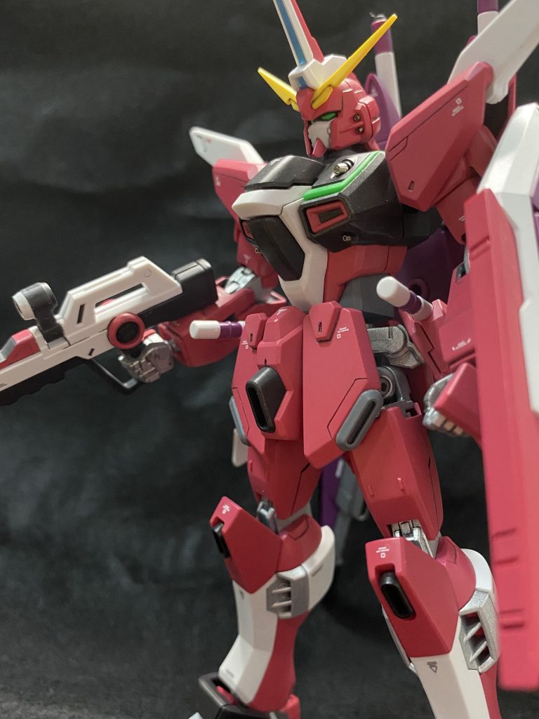 適度にスジ彫り・チップ貼り付けしてディテールアップ。