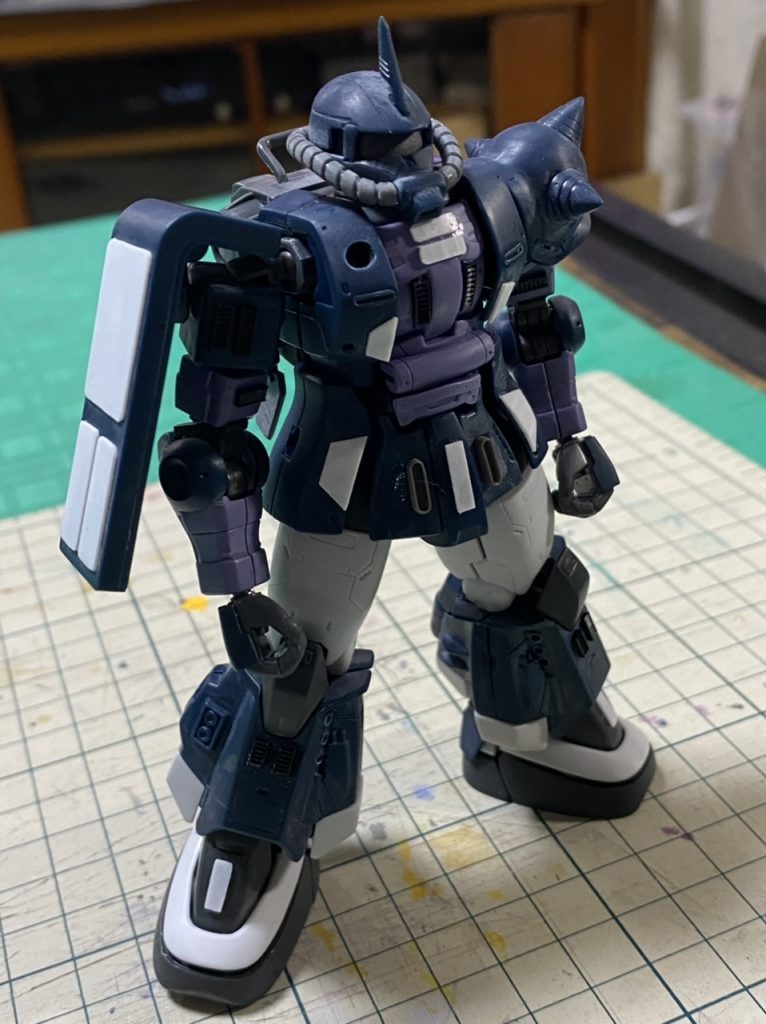 制作工程を少々。パチ組みからプラ板工作中。色んな方のザクを見てデザインを勉強させて頂きました。