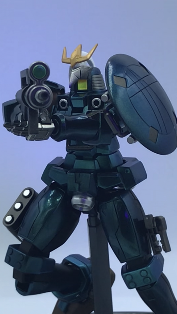 リーオーヴォラーレ専用ドラムライフル通常装備のドラムガンと異なるビーム兵装。ガンダム01のバスターライフルに着想を得たOZ科学者達が4発の弾数制限付きだが制圧力を優先し開発したという設定で作成しました。