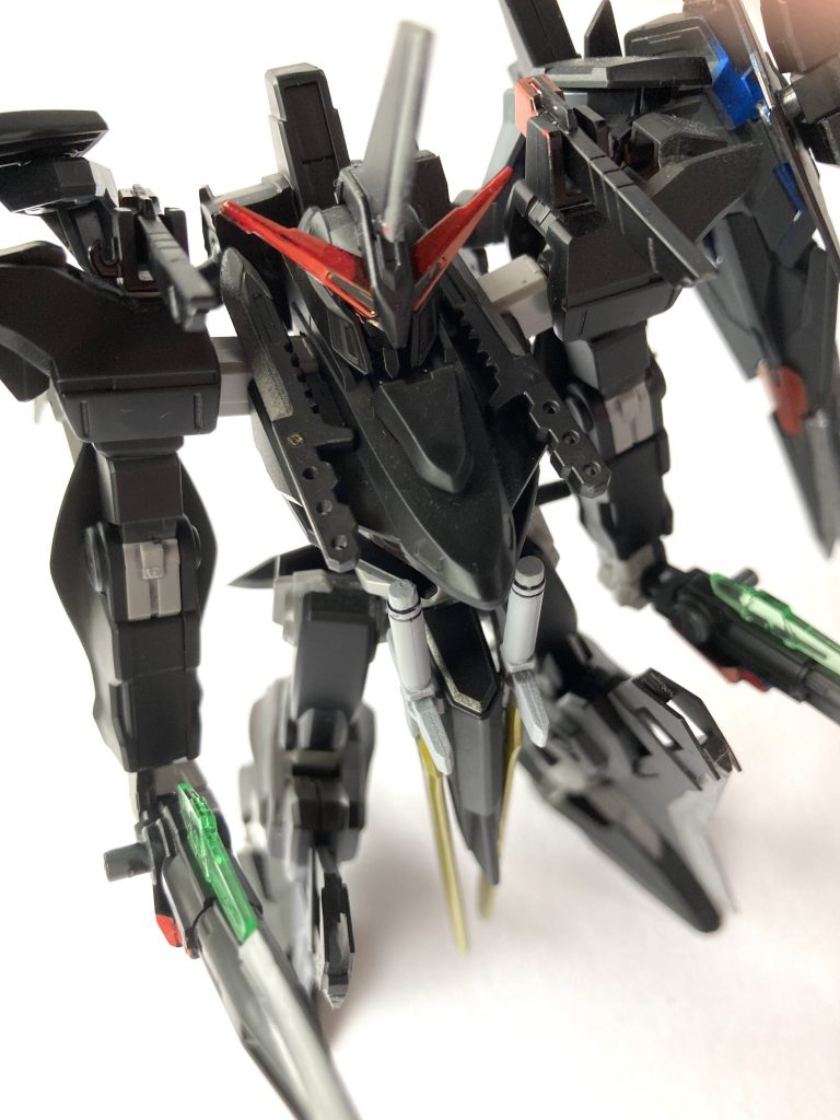 ナイフは胴体に磁石を入れてくっ付くようにしました。