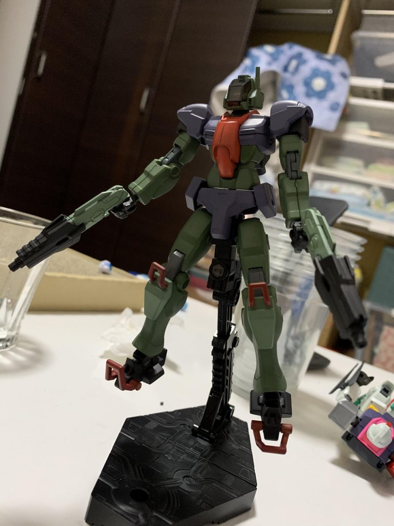 このガードフレーム、成形色にそのままマーカー吹き付けたわけですが当然ながら発色がバラついてます。下地の色揃えの大切さを身をもって教えてくれたガードフレームさんに感謝…
