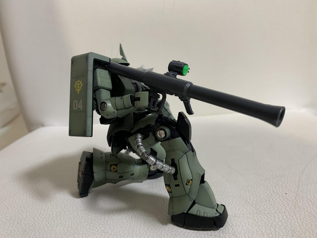 ショルダーアーマー、動力パイプ、バーニア、肘、膝のモールドをメタル化してます。