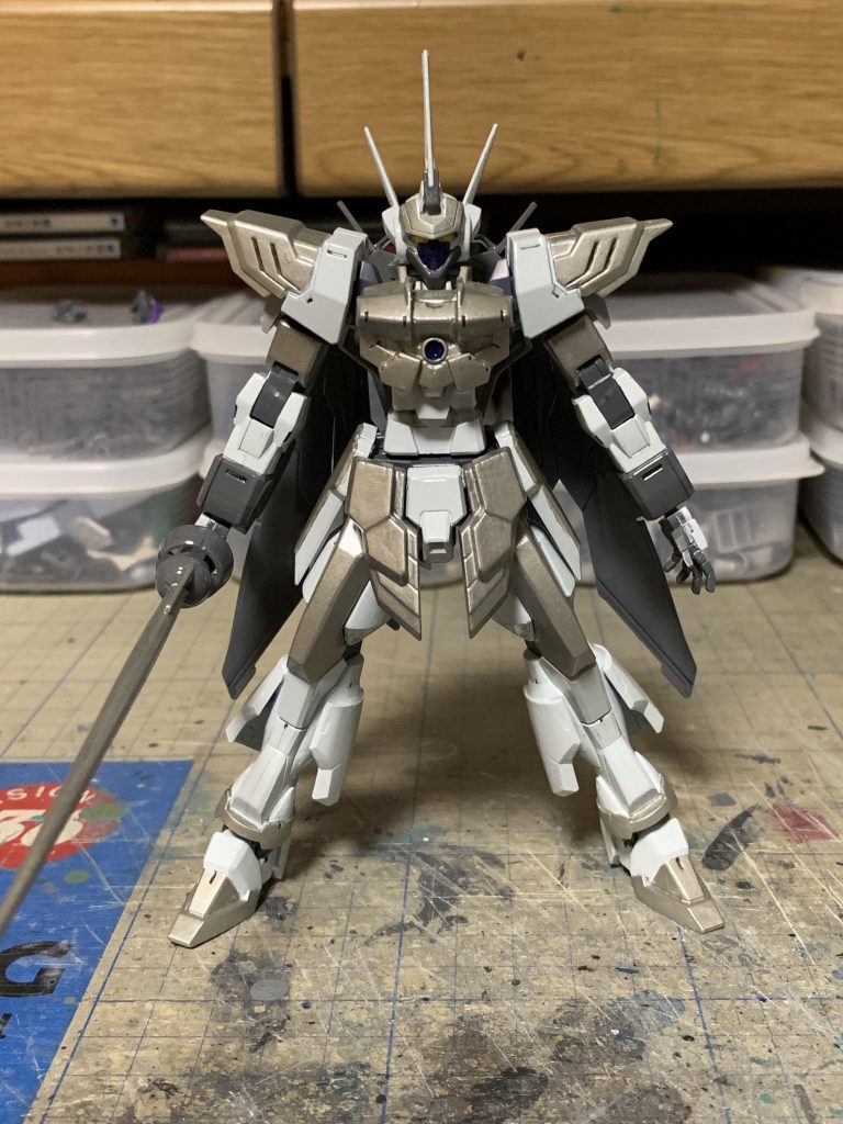 塗装はサフを吹かずにタミヤカラーを筆塗りで行いました。角は塗料が乗らずに苦戦しました。お陰で塗膜が厚いこと……制作は以上です。ご清聴ありがとうございました。