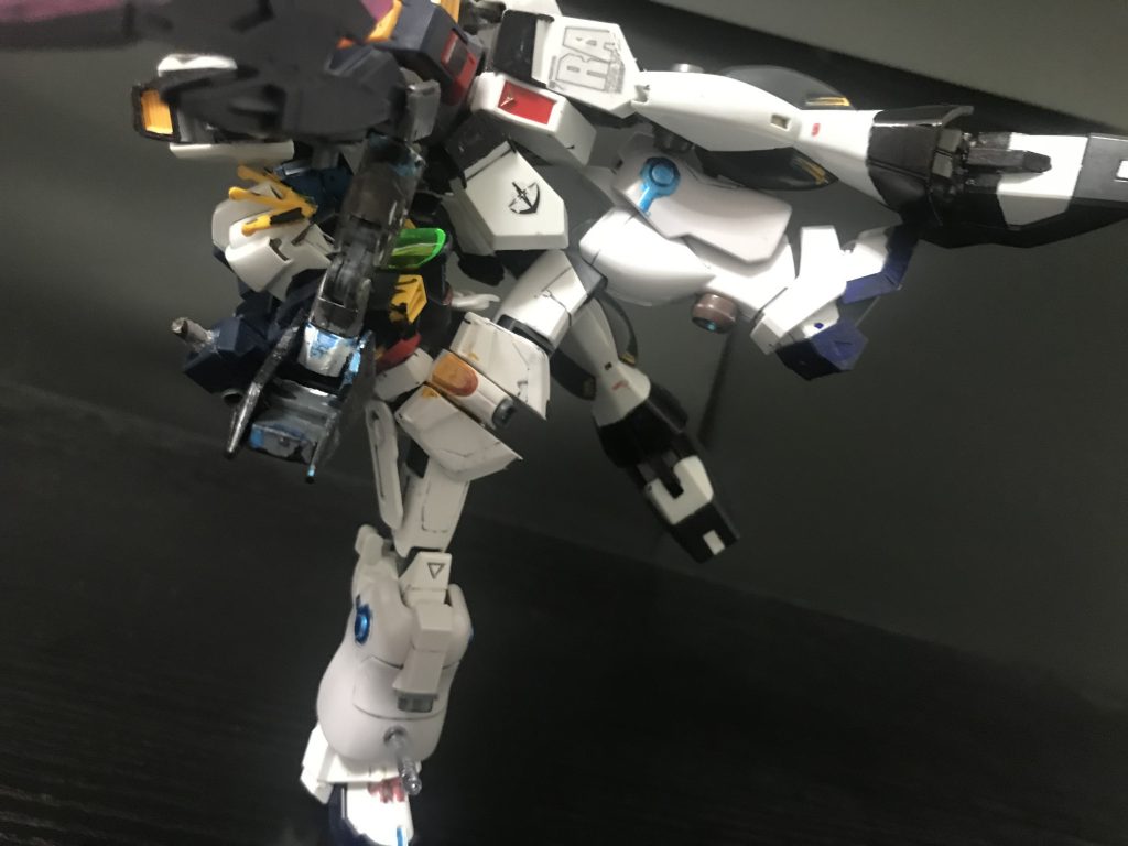 カテリアル「ぐっ！」νsガンダム「今日の俺なかなかエグいな…」