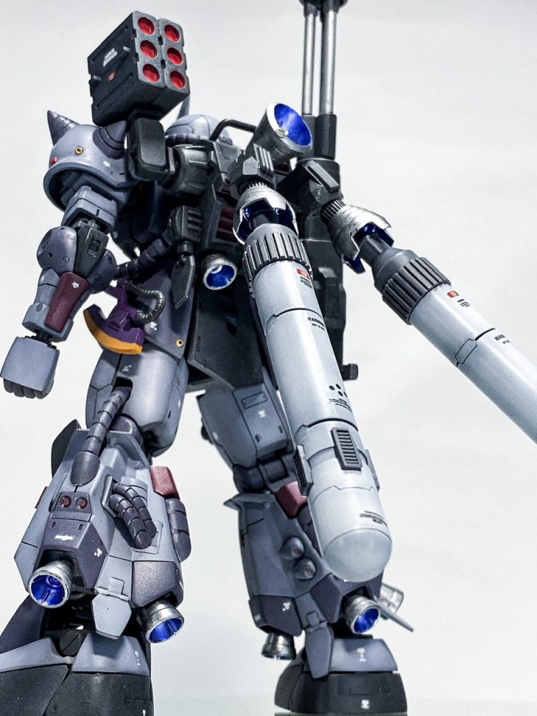 背面から。重装備に合わせてプロペラントタンクと大型のバーニアを増設。迫力ある漢の背中になりました。