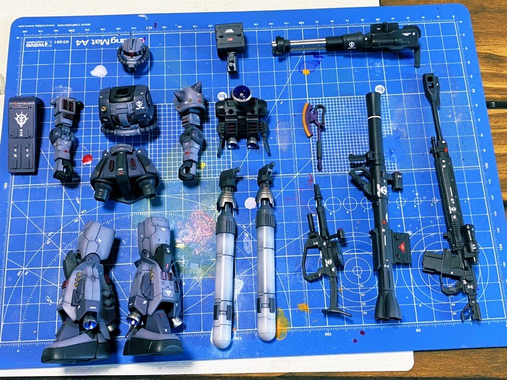 組み立て前のこういう一枚を撮ってみたくて。サボりがちなヤスリがけをきっちりやってみると、やはり塗装後の表面がとても滑らかに見えます。