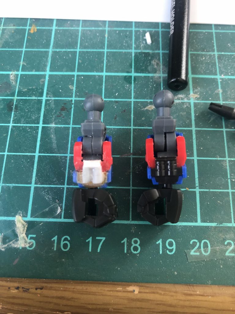 製作途中に碗部の黒いパーツを丸々無くしたのでプラ板とプラ棒で作りました。