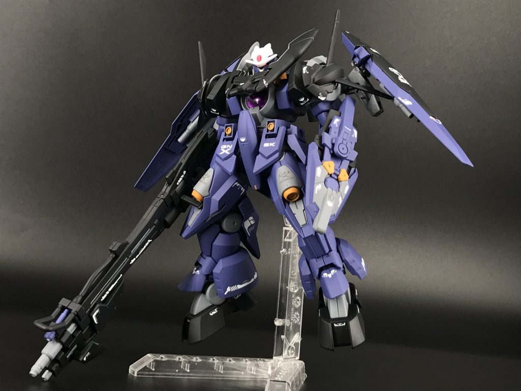 浮いた様な状態もガンダム00の機体だと似合いますよね。GN粒子がなんとなく見えてくるような気もしてきます。