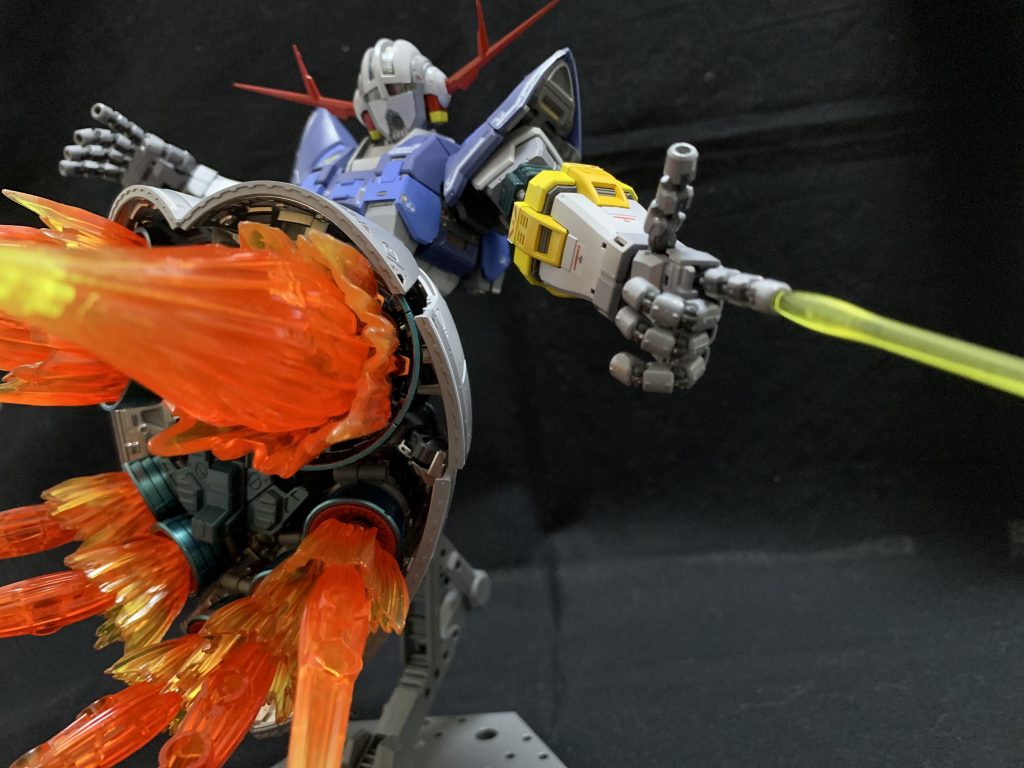 エフェクトセットを買ったわけじゃないですがバンダイホビーサイトのパーツ販売でエフェクトランナー一式買いましたガンダムに付けるパーツはなかったのでバーニアだけです可動式マニュピレータって遊びたくなる\ｹﾞｯﾂ!/