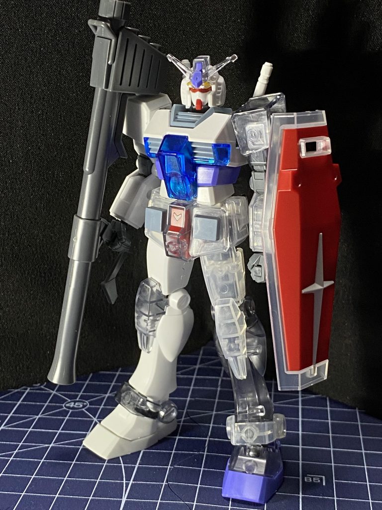 ガンダムベース限定ペインティングモデルと一番くじの2種、合計3種でできたパッチワーク。記念日にかこつけて積みを消化したとも言います。