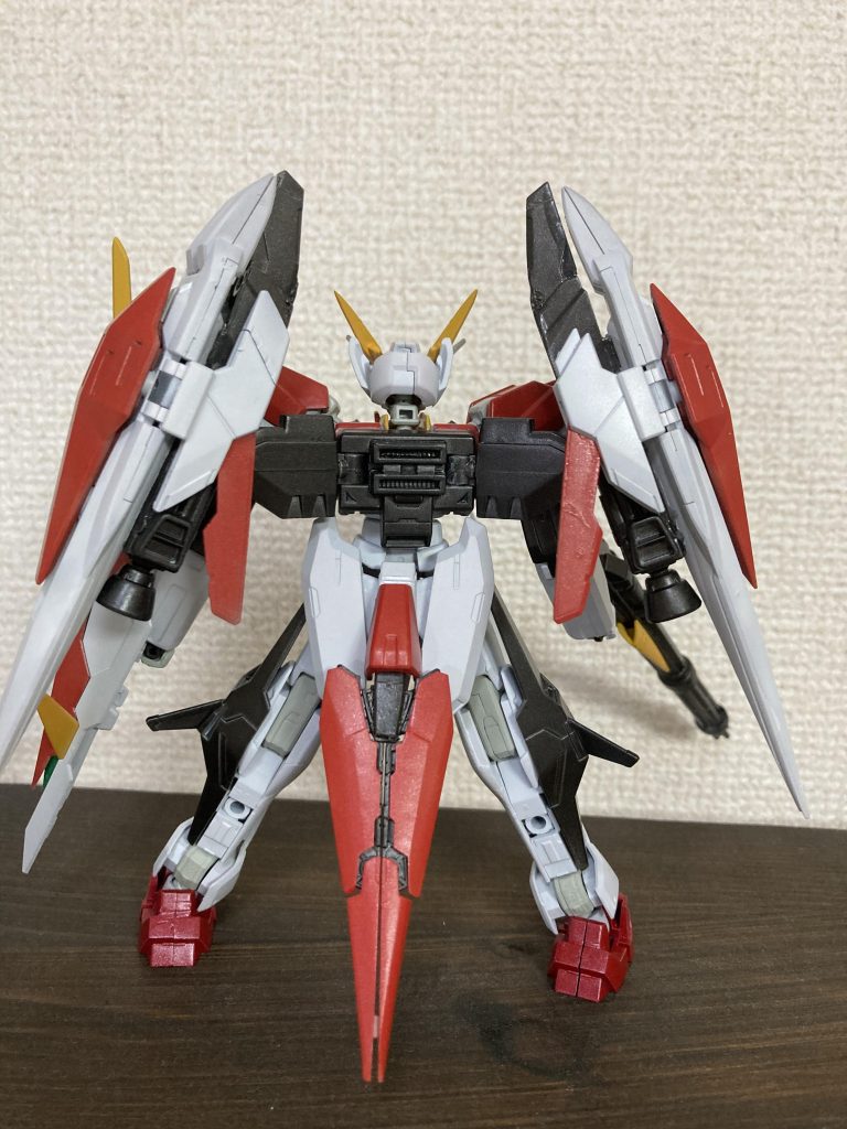 バックショットバックパックはオーライザーの羽にウイングゼロのブースターをミキシング足首はキュリオスのままだと可動域が狭いのと、少しちゃっちく見えたのでAGE3の足首を採用