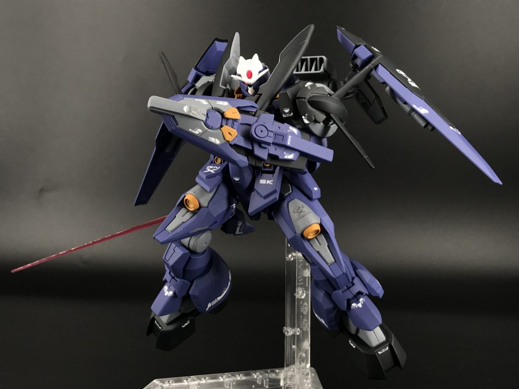 シールドはアクセルレイトジンクスの物をバックパックに干渉しないように短くしたりして扱いやすくしました。