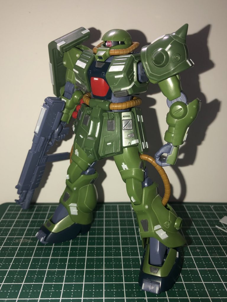 塗り分け前の状態プラ板などで追加装甲を作っています