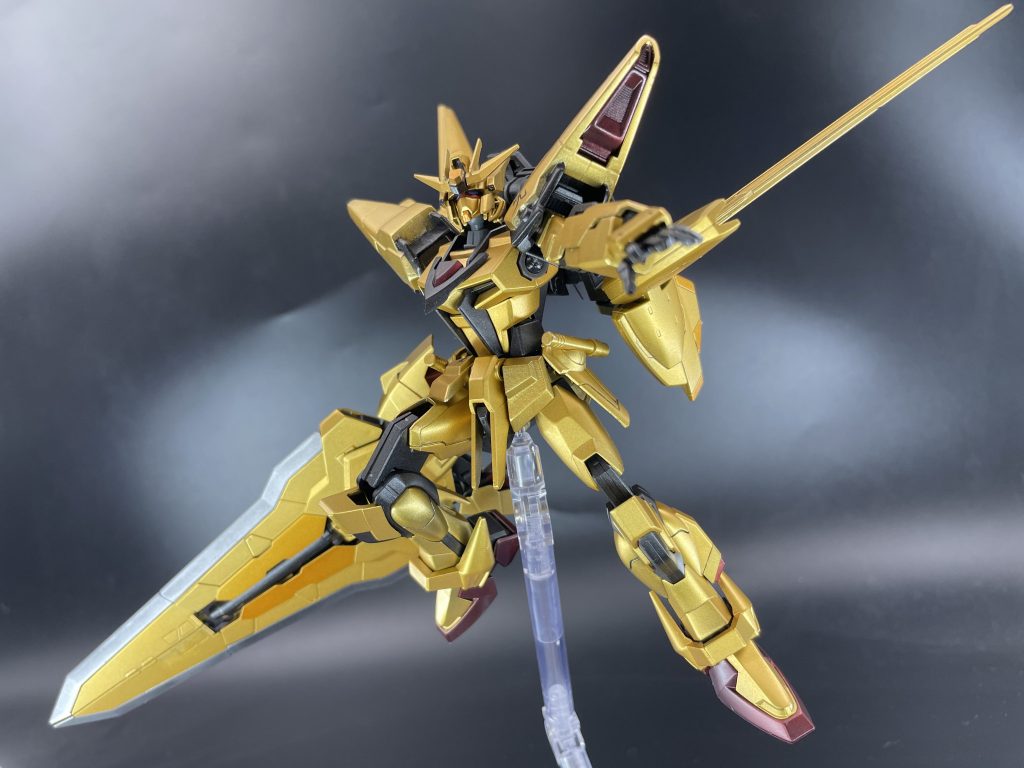 元々のブルーフレームセカンドLだと武装と推進力としても兼ね備えたタクティカルアームズを考慮して、使用する機体の推進力を補うために飛行ユニットを搭載することによって継続的な飛行と活動の実現を図った。