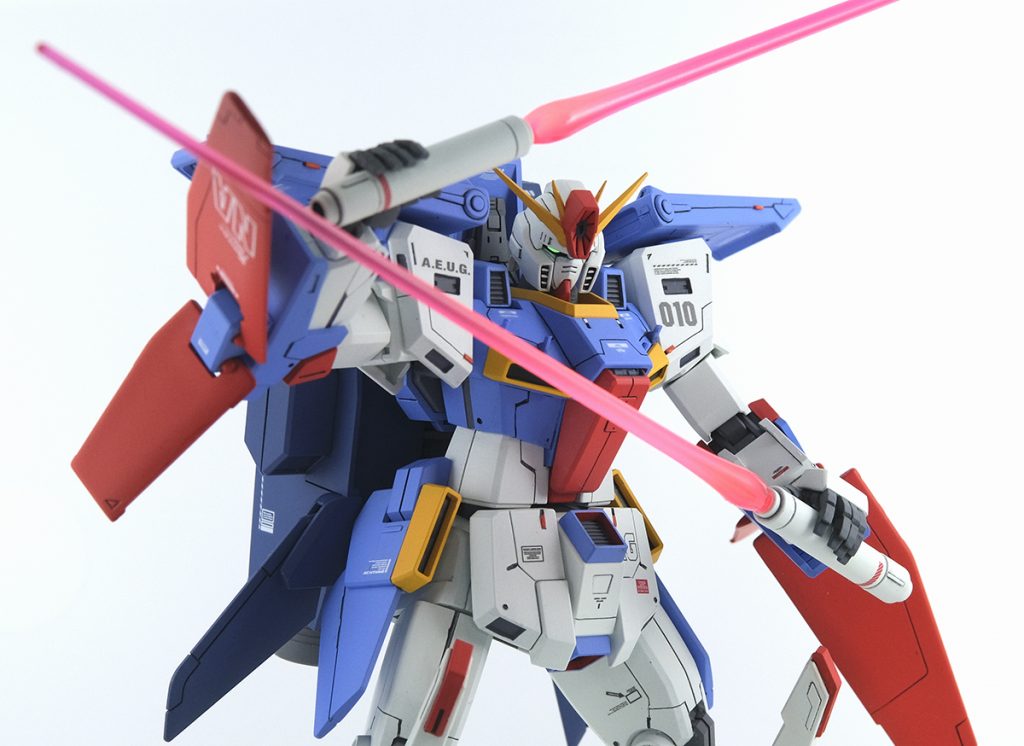 左サーベル持ち手はオリジンガンダムのものを改造しました。