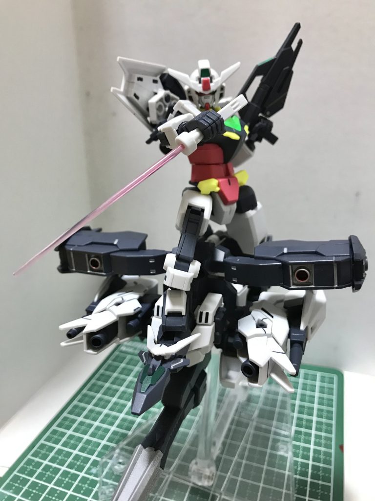 ジュピターアーマーに乗せることもできますが安定しないので長時間飾るには不向きかと