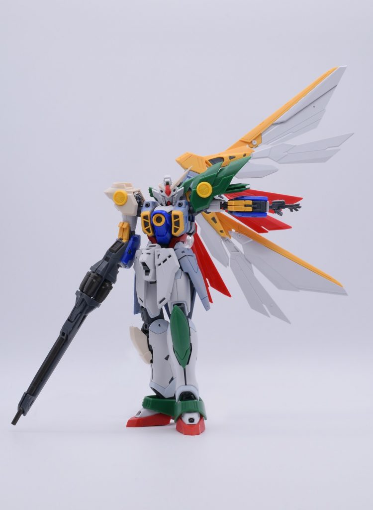 作成途中の写真ですがHGの使用パーツはこんな感じです。アンクルアーマーはジョイントを削ったHGのパーツをそのまま付けていますが少し小さいですし、下に寄っているので足首の隙間が大きく感じます。手直しはしませんでしたが作った後もそこだけ気になりますね。