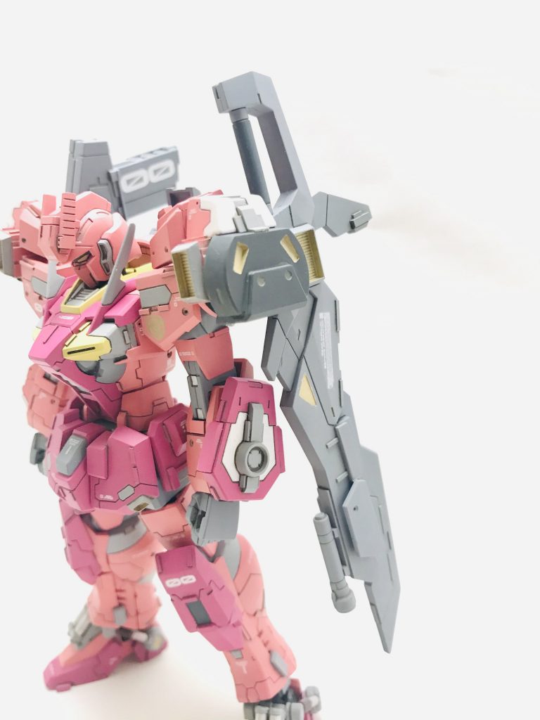 左右で差が多いので横から。思いつきで剣にサーベルをくっつけてみました。急に間合いが変わって強いかもしれませんね。だったら見えないようにつけなきゃーーって感じもしますが笑