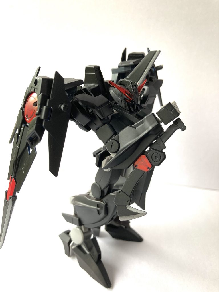 頭部の突起もシルバーで塗ってブレードっぽくしました。ダガーは腕に綺麗にハマりました。