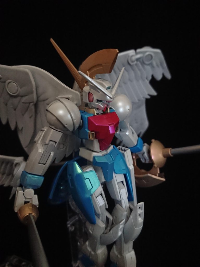 パールで塗装しました。白はムーンストーンパール、青はトルマリングリーン、赤はアメジストパープル、黄はルビーレッドで塗装。仕上げはクリア光沢。