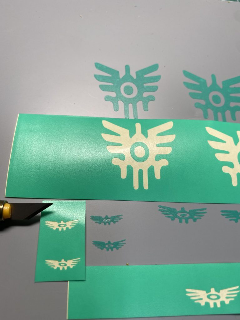 ロトの紋章はカッティングからの塗装で仕上げました😄