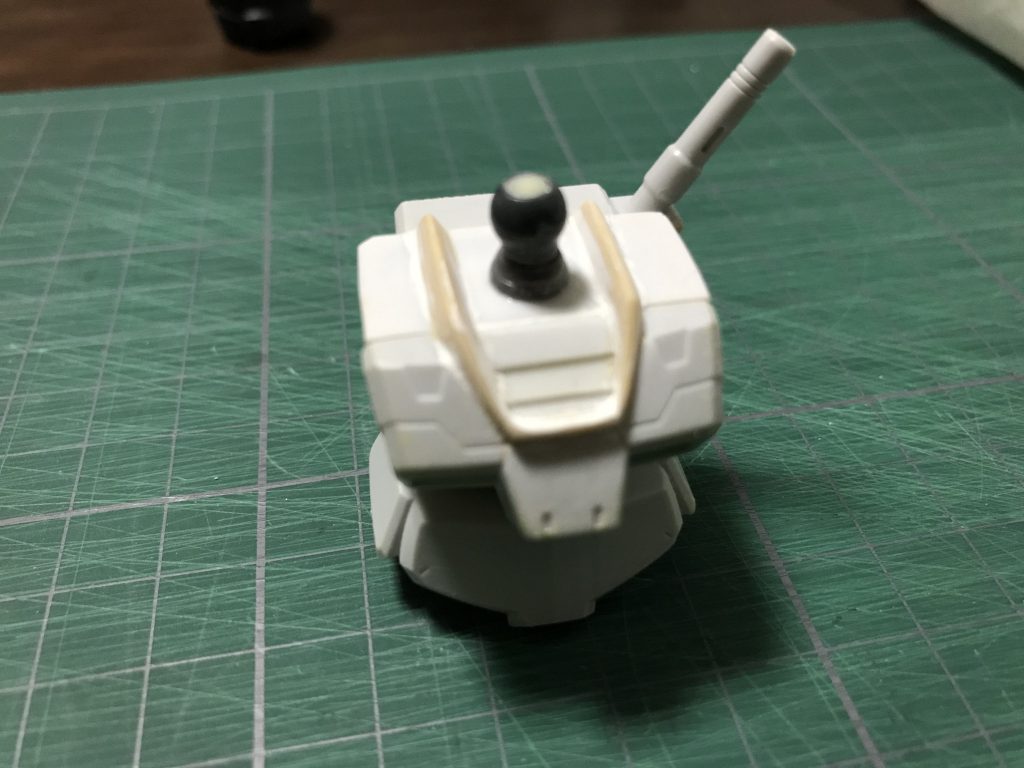 ジャンクパーツ、プラ板、エポパテ、ポリパテで胴体を形成。