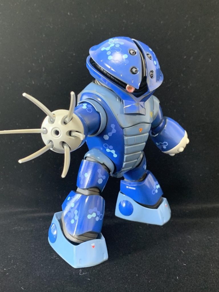 使ったカラーは濃い青:クレオス コバルトブルー薄い青:クレオス シャロウオーシャンブルー濃いグレー:クレオス MSファントムグレー薄いグレー:ガイア ニュートラルグレー2番です。