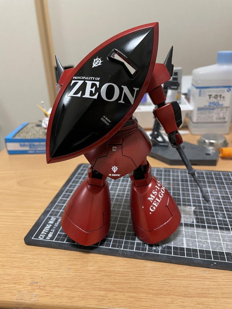 やはりジオンのエンブレムは必要だと思いました。豆知識になりますがジオンのエンブレムでも使い分けがあって今回使用したのは宇宙攻撃軍だと思われものを使用しました。