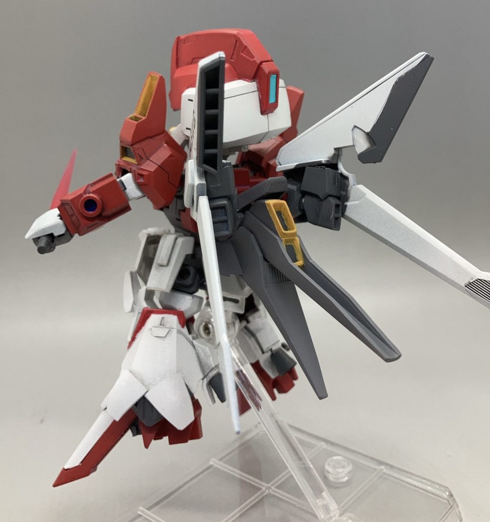 背中のウィングバインダーはブルデュエルから拝借。 これだけではつまらないので、クロスシルエットの特徴を活かしてフォームチェンジ出来る様にしてみました。