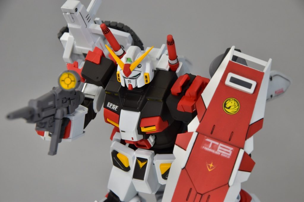 メイン武器はハイパー・ビームライフルと伸縮式シールド、腕部ビーム・スポットガン