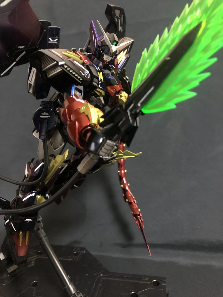 高出力ビームソード原作では宇宙要塞バルジを一刀で破壊しているとんでもない武装。色は迷いましたが、緑でいきました。