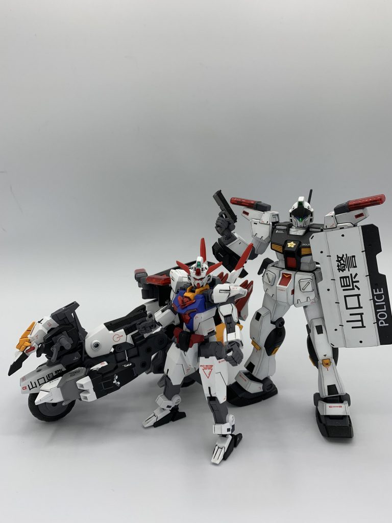 1号機とコアガンダム。当初は1号機用の支援メカでバイクを作ってましたがサイズ感がこんなに違うので断念。コアガンダム専用機となりました。