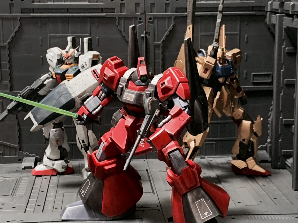 カミーユ、クワトロ、アムロのイメージで〆。この3機で並ぶと、同じ機体でもアムロが乗ってるように見えるので不思議です。既に黒ディアス2機とドダイ改が届いているので完成させて並べたいですね。ご覧いただきありがとうございました。カラーレシピ本体色:アトムハウスペイント　赤関節色:ガンダムマーカーメガグレー武器:アトムハウスペイント　ブラックグレーバインダー等:ガンダムマーカー　ヘビーガンメタリックパイプ部等:ガンダムマーカー　シャインシルバー