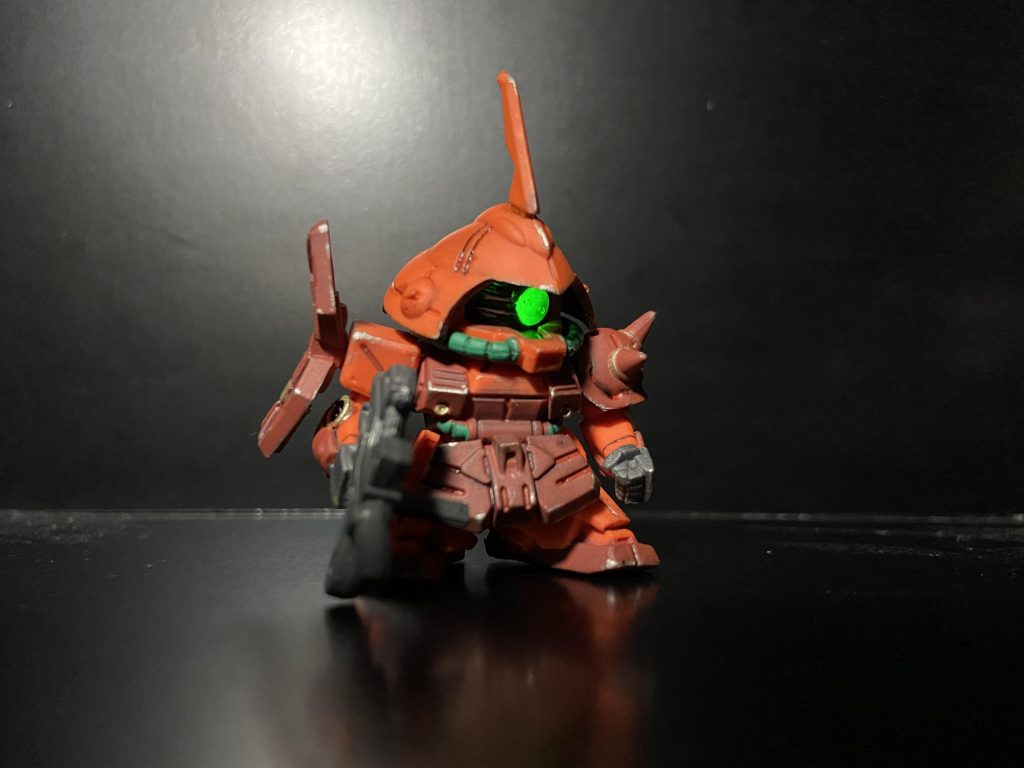 質感がゴムゴムしておりましたので、スミ入れ後、軽くハゲチョロとドライブラシとつや消し。最後にウェザリングマスターでちょっと汚してしあげました。フィギュアに塗装というのは初めてなので練習練習。