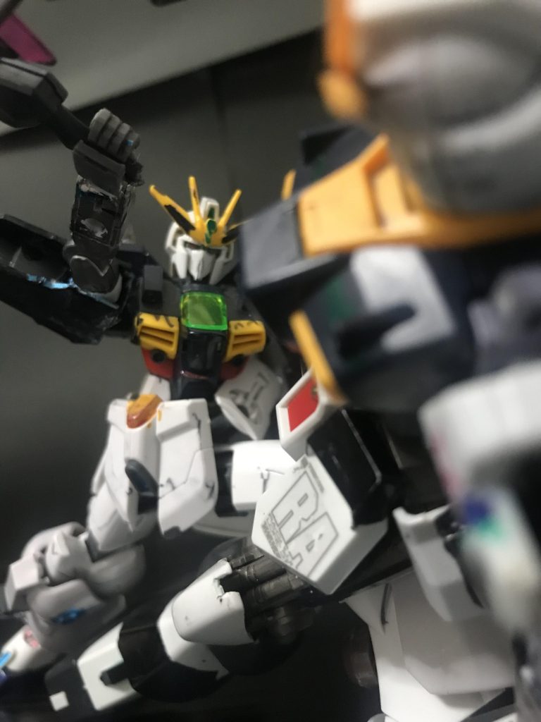 カテリアル「ハァァァァッ！！」νsガンダム「うぉぁ！びっくりした！」