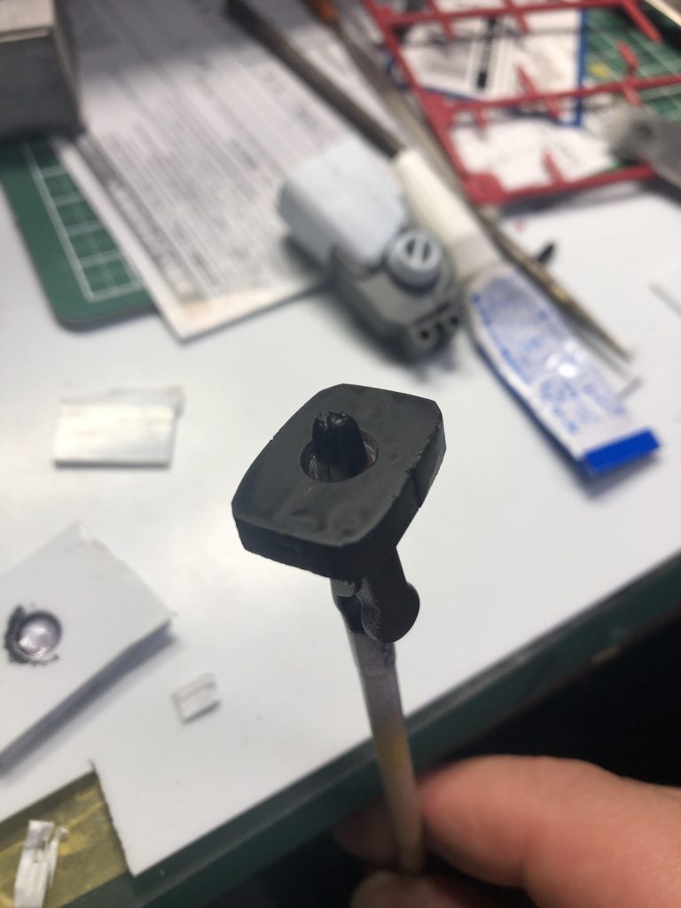 嵩上げブロックです。プラ板の積層で10㎜程度の厚みです。