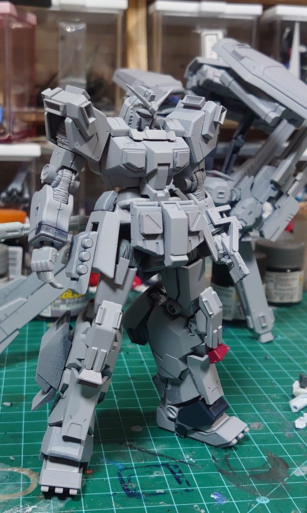 本体サフこの後いろいろいじったんですがその時のサフ写真なかった…こだわりとしてはジェスタのお腹の部分（パイプに囲まれてる箇所）が太って見えたので、そこだけMk2に変えてウェストをキュッと見せてます、↑のはジェスタのままですけど…