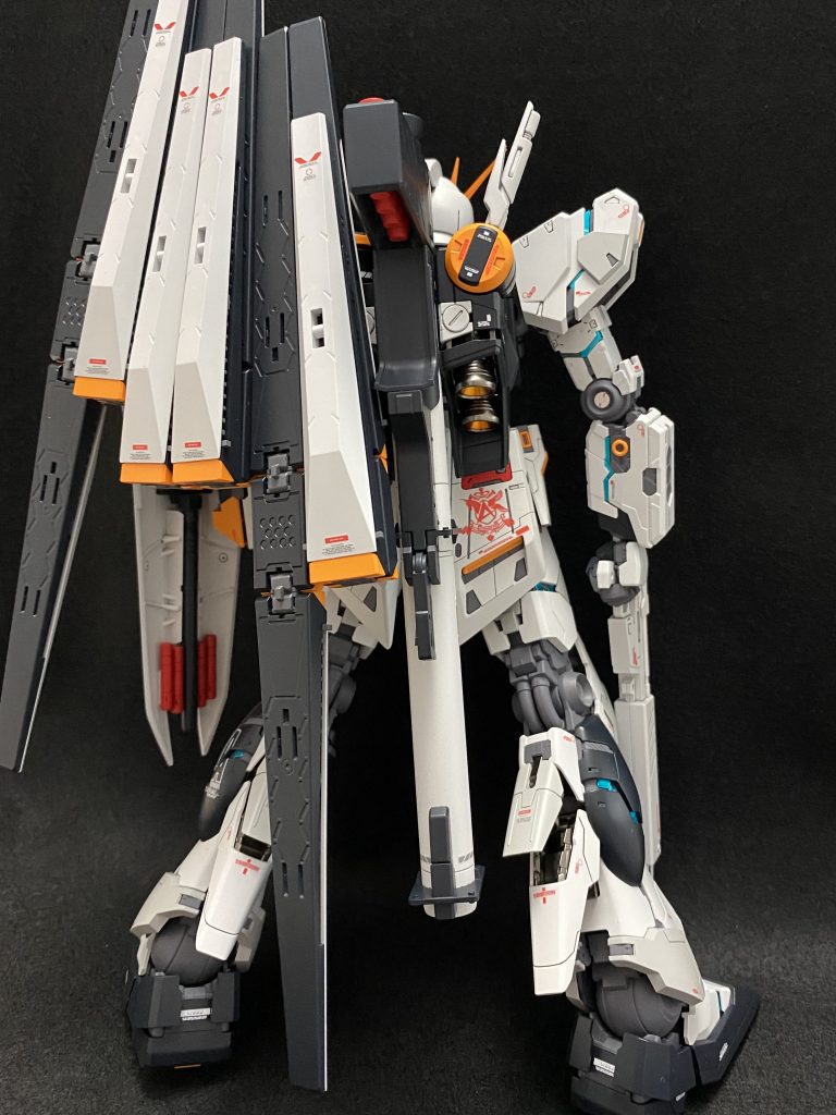 背面から。ごちゃごちゃしててよく分からない。