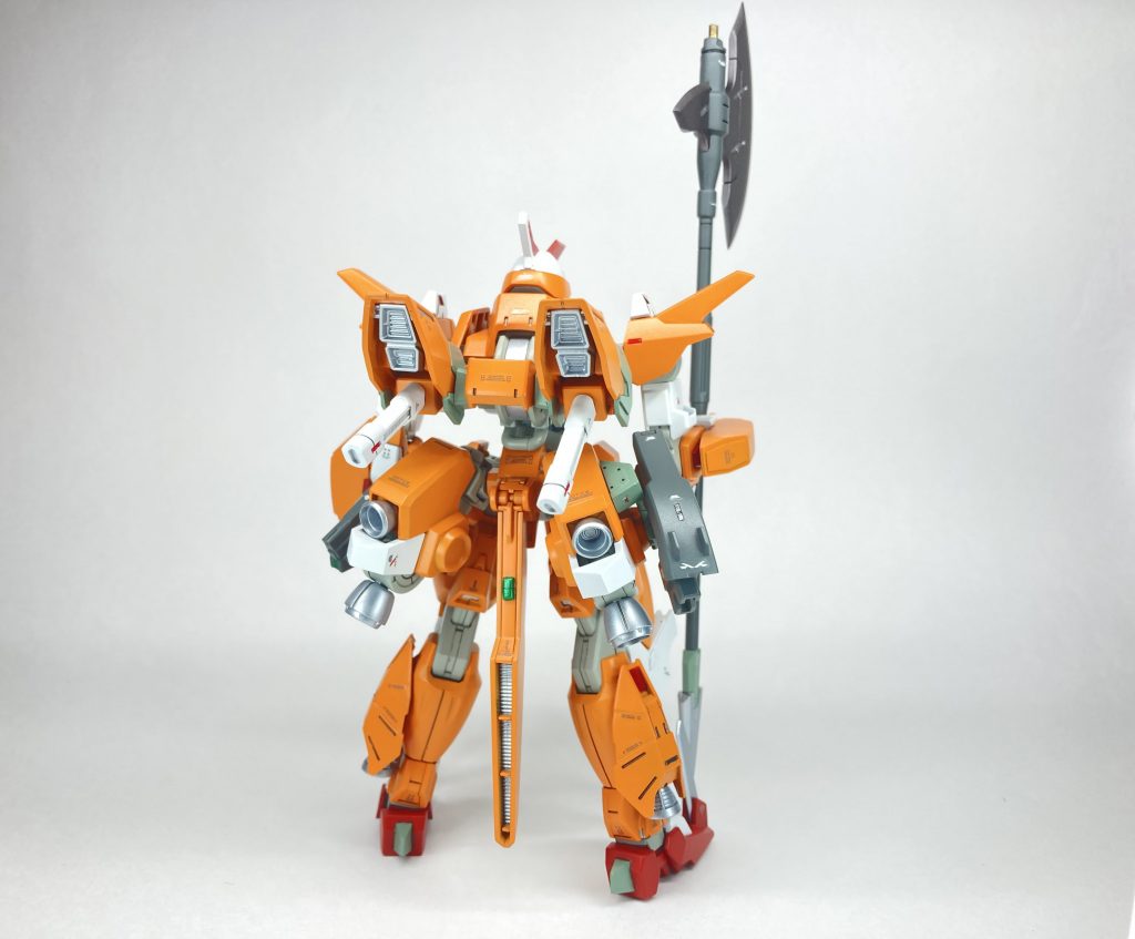 全身に加速ブースターや姿勢制御スラスターを配置して、長時間の跳躍や空中での翻り等を華麗にこなして闘う様にしました。(モンハンのエリアル双剣みたいなイメージ？)