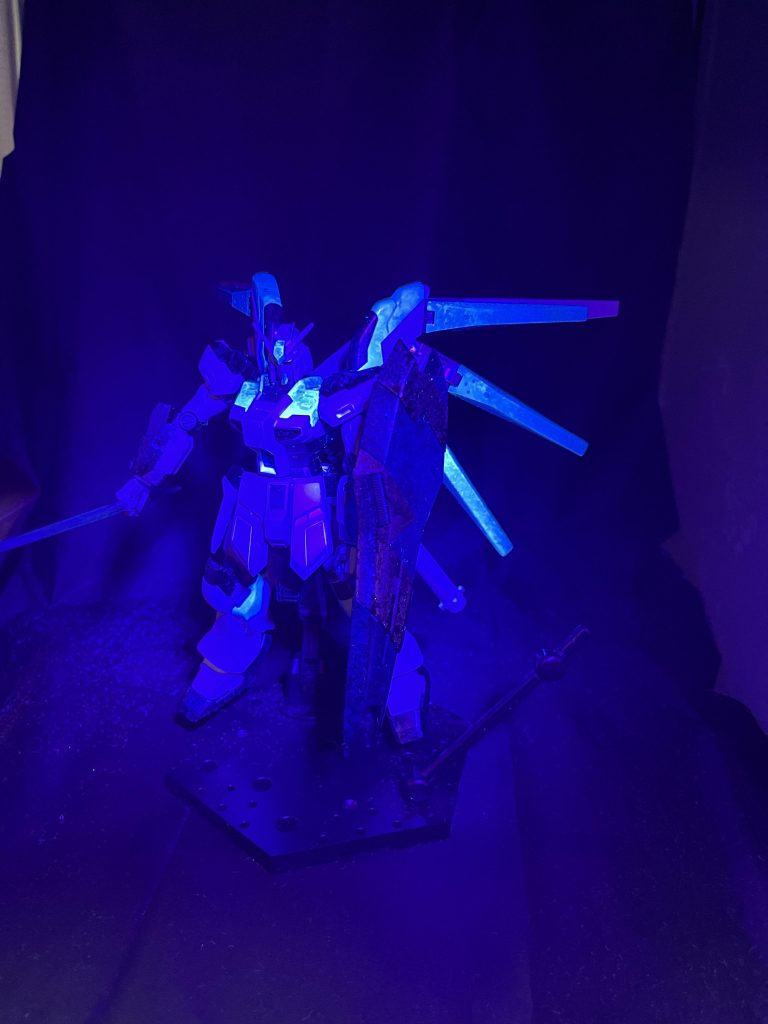 発光塗装も仕込みました(笑)