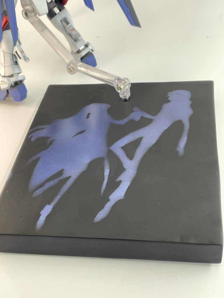 台座はラクスとキラのシルエットが入っています。