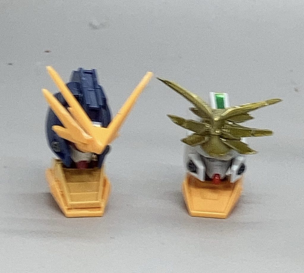 首が埋まっている印象があったので襟元のパーツを二重化してカサ増し。フェイスはビヨンドグローバル。