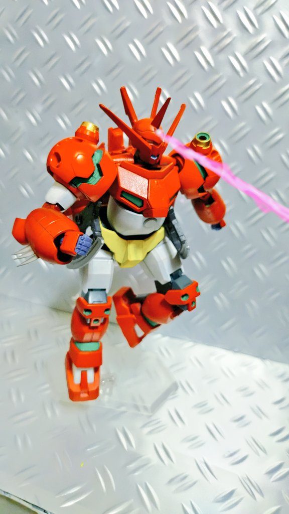 換装すると頭部からもゲッタービームを撃てるようになるその他の性能はセンサー類が若干強化される以外変らないがゲッタードラゴンと違い腹部ゲッタービームも併用可