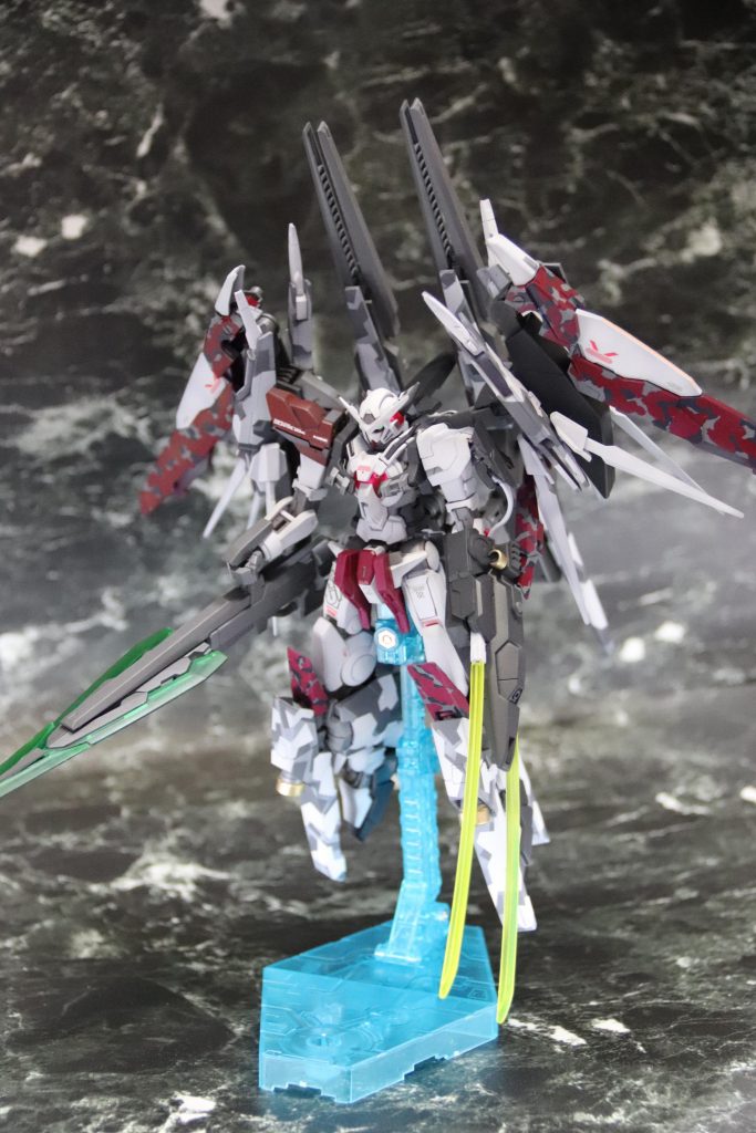 基本ショット。ビームサーベル×4 右腕の実体剣 左腕のかぎ爪サーベル×2でセブンソードと言い張ってます（笑）