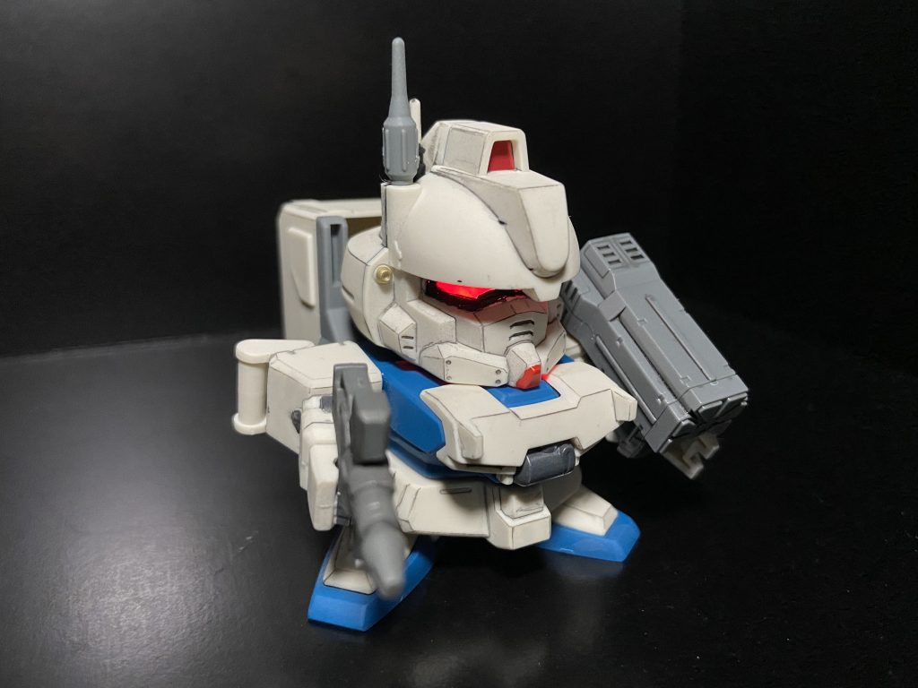 成形色がすごく綺麗だったんですよね、このキット^ ^せっかくなのでスミ入れとエッジえんぴつと、ちょっとだけ部分塗装で仕上げました。改造らしい改造は、目をくり抜いて赤透明プラに変えてミライト仕込んだくらいです✨