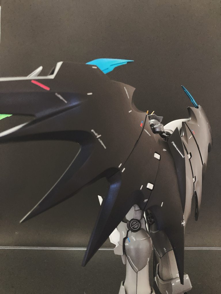 アクティブクロークセンサーを意識したラピーテープカラスの羽をイメージしたブルーのグラデーション  